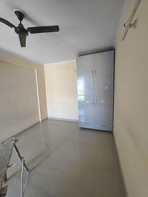 Room in 3 BHK Apartment at RHB Dwarka Residency, Mansarovar – for Rent