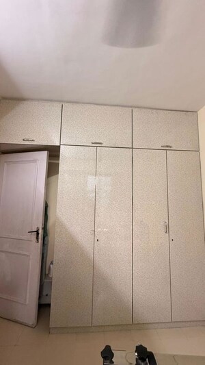 Furnished Amenities in 3 BHK Apartment at Evershine Tower, Kandivali East – for Rent