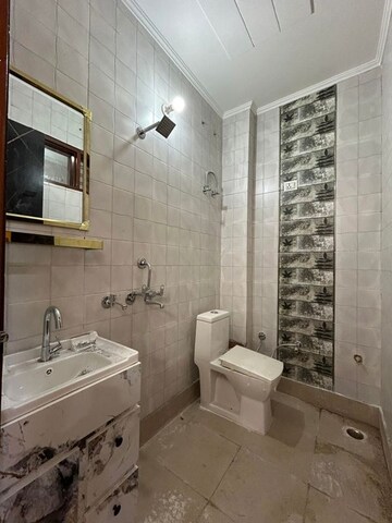 Bathroom in 2.5 BHK Builder Floor at Uttam Nagar – for Sale