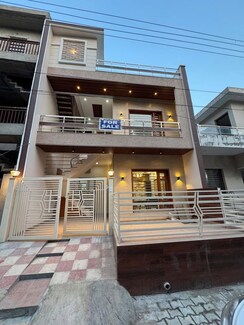 3 BHK + Servant Room,Study Room,Extra Room Independent House For Sale in Sector 124