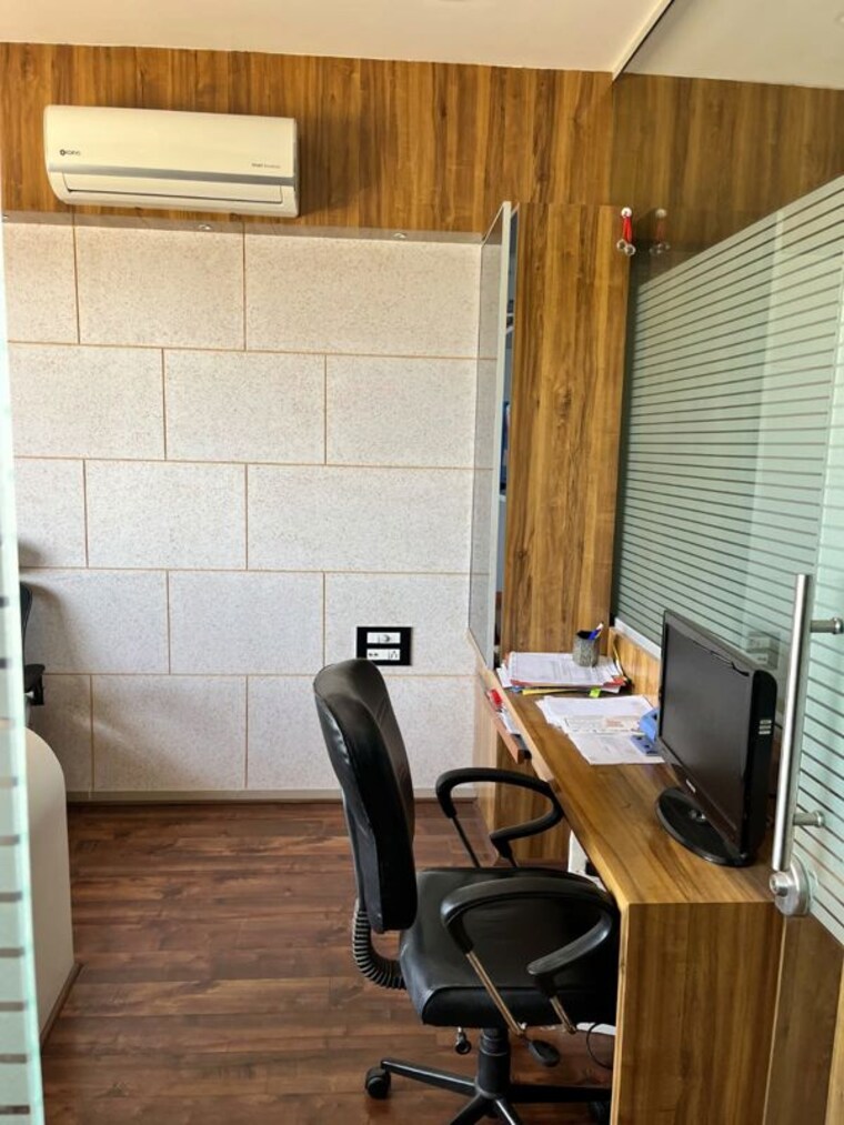 Team Area, vesu Commercial Office Space 455 Sq.Ft. In Vesu Surat 10103205