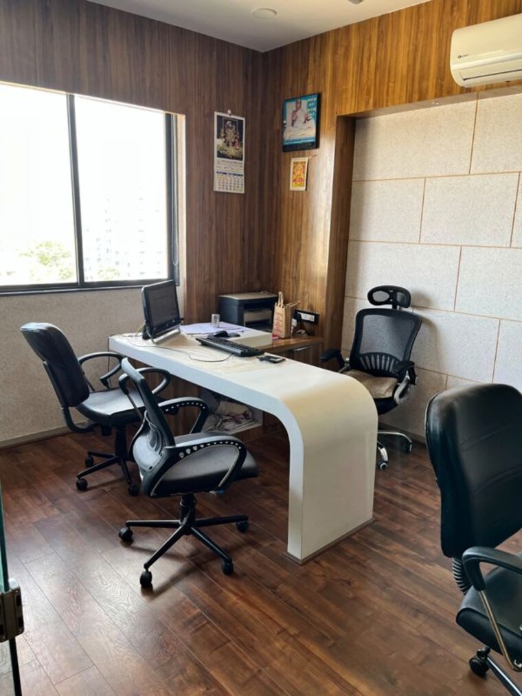 Team Area, vesu Commercial Office Space 455 Sq.Ft. In Vesu Surat 10103205
