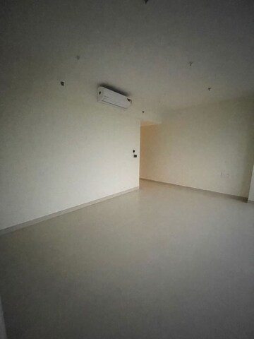 Room in 2 BHK Apartment at Dynamix Divum, Malad East – for Rent