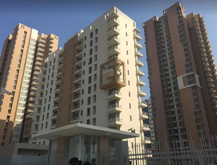 Exterior View, pioneer-park-phase-1 3 Bedroom 1950 Sq.Ft. Apartment In Sector 61 Gurgaon 10103238