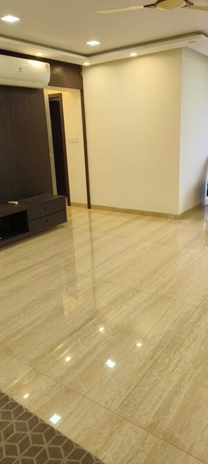 Room in 3 BHK Apartment at Cosmos The Magestic, Prabhadevi – for Rent