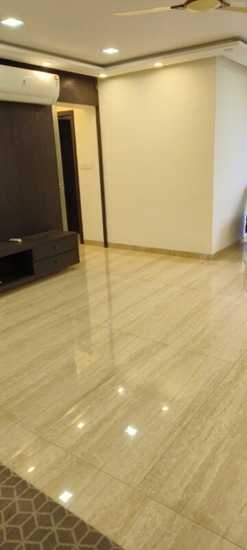 Room in 3 BHK Apartment at Cosmos The Magestic, Prabhadevi – for Rent