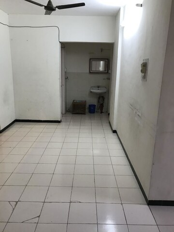 Room in 3 BHK Apartment at Bhusari Colony – for Rent