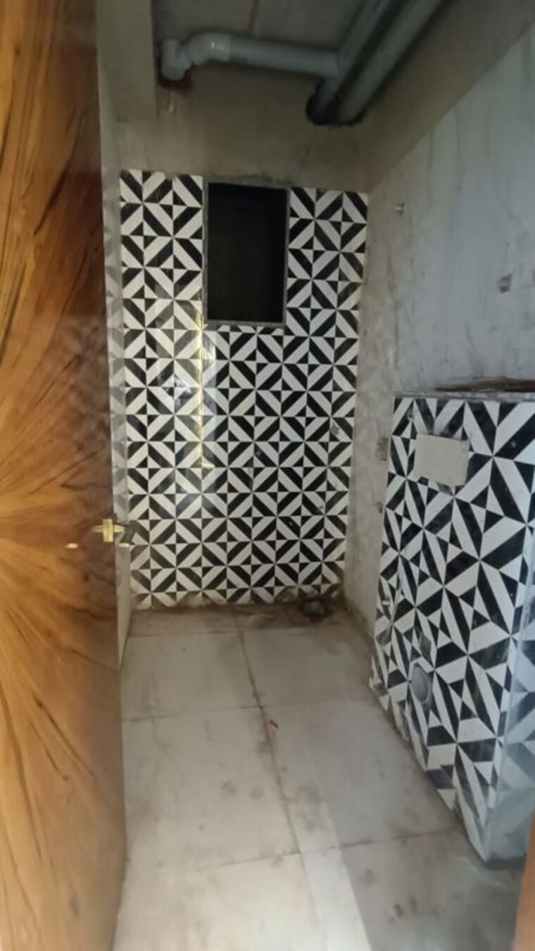Bathroom, saj-realtech-global-tower 3 Bedroom 1350 Sq.Ft. Builder Floor In Sector 73 Noida 10103316