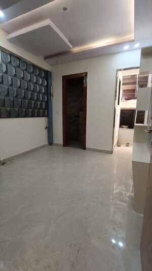 Room in 3 BHK Builder Floor at Saj Realtech Global Tower, Sector 73 – for Sale