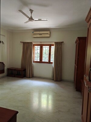 Room in  Office Space at Dagde Tapovan CHS, Bavdhan – for Rent