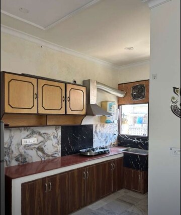 Kitchen in 3 BHK Builder Floor at Sector 42 – for Rent