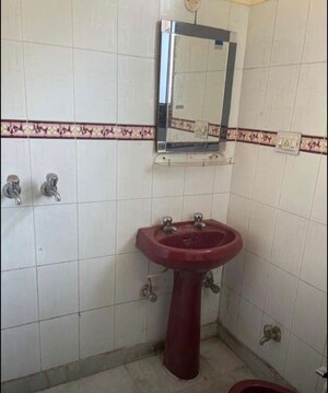 Attached Bathroom in 3 BHK Builder Floor at Sector 42 – for Rent