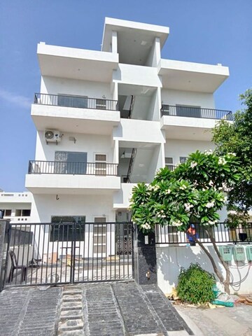 2 BHK Apartment For Rent in DLF Hyde Park, South Mullanpur