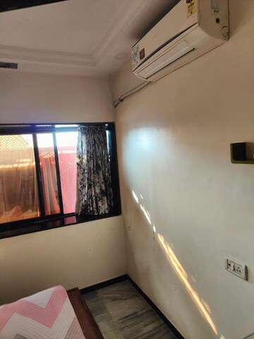 Furnished Amenities in 1 RK Apartment at Radha CHS Kandivali, Kandivali West – for Rent