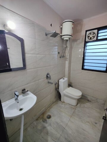 Bathroom in 2 BHK Builder Floor at Ardee City, Sector 52 – for Rent