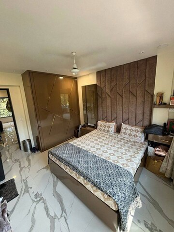 Bedroom in 2 BHK Apartment at Andheri West – for Rent