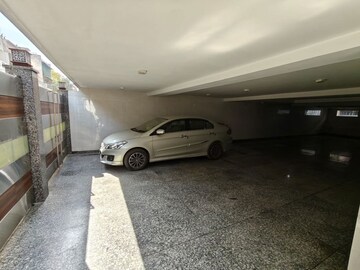 Parking in 3 BHK Builder Floor at Rajouri Garden – for Rent