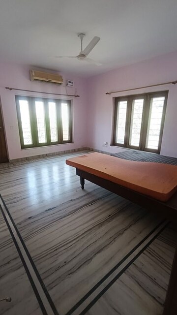 Room in 3 BHK Builder Floor at Sector 23 – for Rent