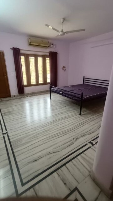 Room in 3 BHK Builder Floor at Sector 23 – for Rent