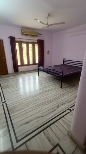 Room in 3 BHK Builder Floor at Sector 23 – for Rent