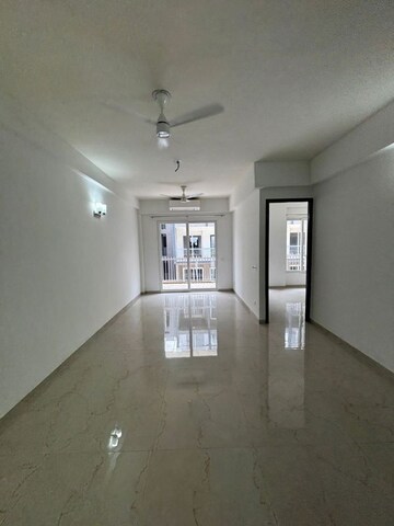 Room in 2 BHK Apartment at Smart World Orchard, Sector 61 – for Sale