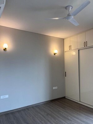 Room in 3 BHK Apartment at Smart World Orchard, Sector 61 – for Rent