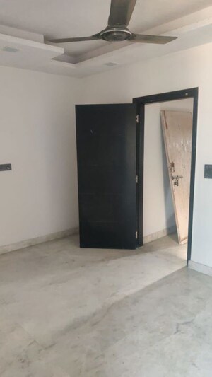 Room in 1.5 BHK Apartment at Kalkaji – for Rent