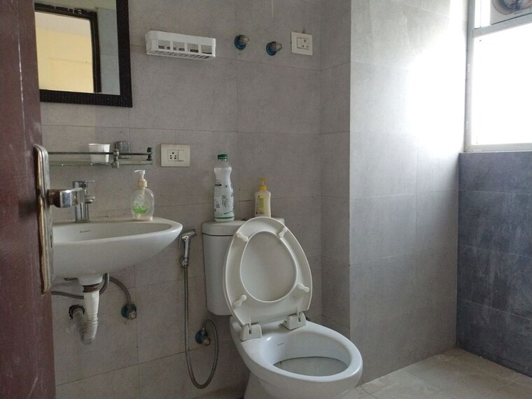 Bathroom, gaur-city-2-14th-avenue 3 Bedroom 1300 Sq.Ft. Apartment In Sector 16c Greater Noida Greater Noida 10103667