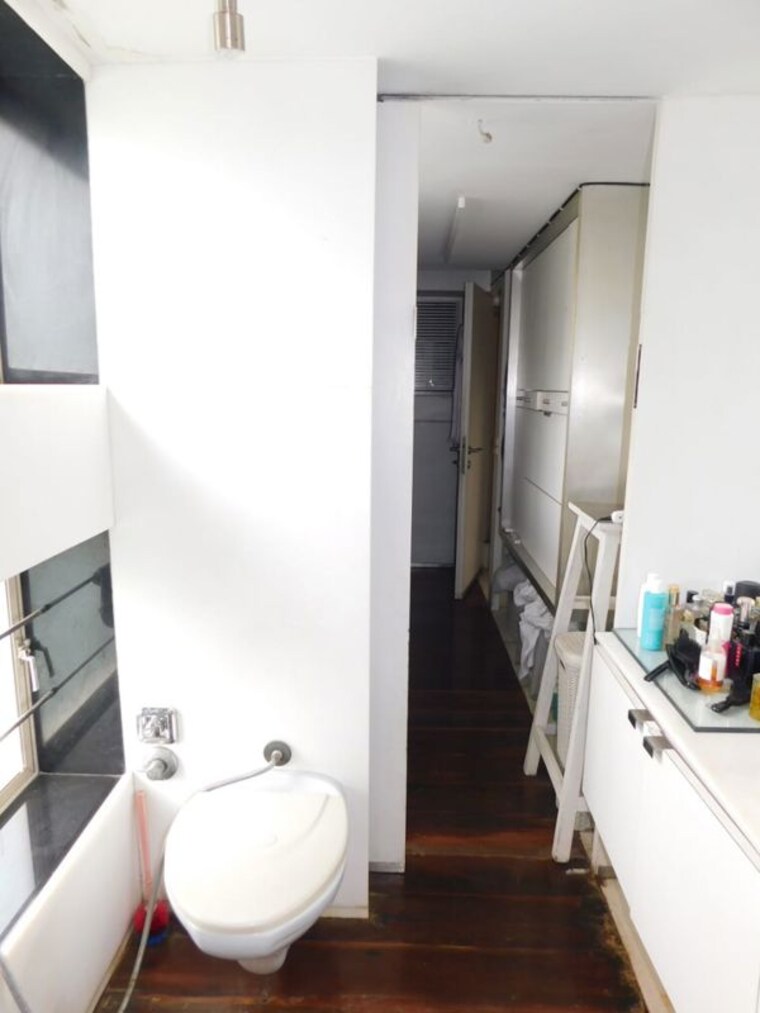 Bathroom, juhu 3 Bedroom 2100 Sq.Ft. Apartment In Juhu Mumbai 9853735