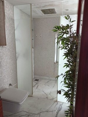 Bathroom in 6 BHK Apartment at Oberoi Realty Sky Heights, Andheri West – for Sale