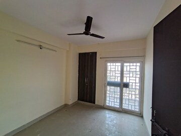 Room in 3 BHK Apartment at Sam Palm Olympia, Sector 16c Greater Noida – for Rent