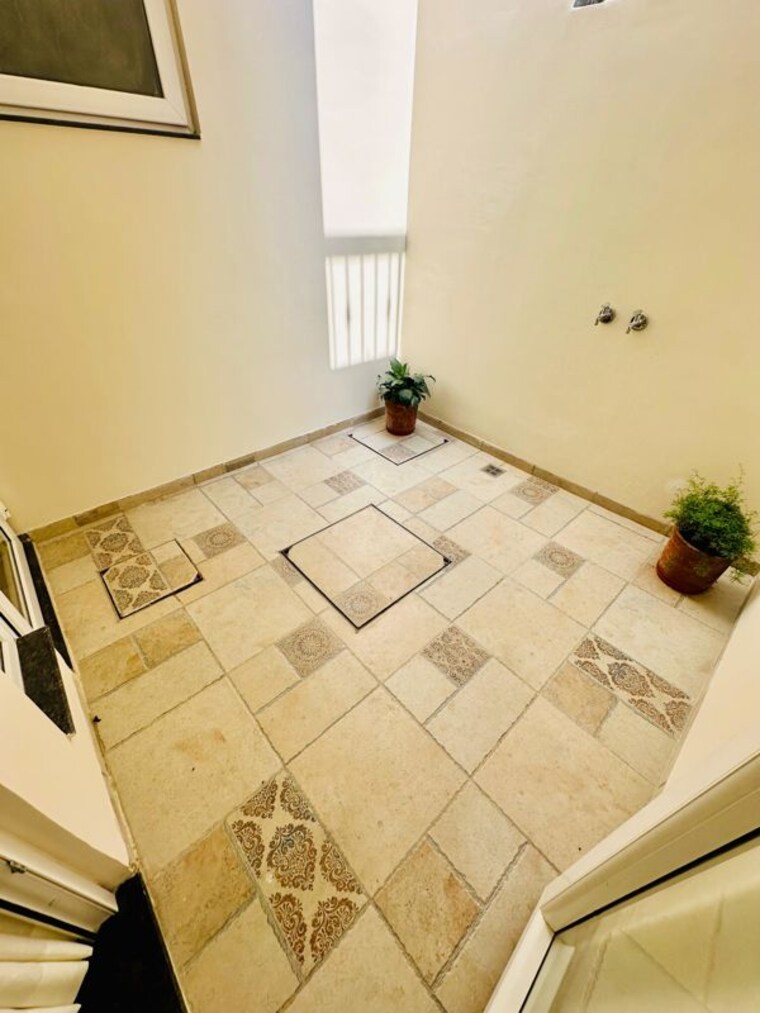 Room, international airport road 4 Bedroom 1800 Sq.Ft. Villa In International Airport Road Zirakpur 10100762