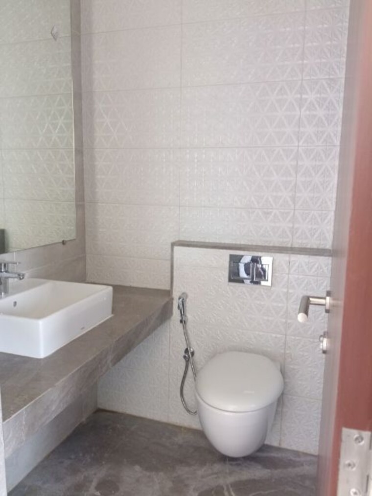 Bathroom, goregaon west 2.5 Bedroom 1500 Sq.Ft. Apartment In Goregaon West Mumbai 9420028