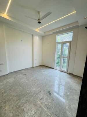 Room in 3 BHK Builder Floor at Saket – for Rent