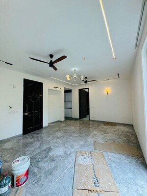 Room in 3 BHK Builder Floor at Saket – for Rent