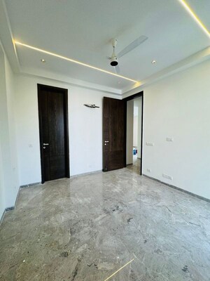 Room in 3 BHK Builder Floor at Saket – for Rent