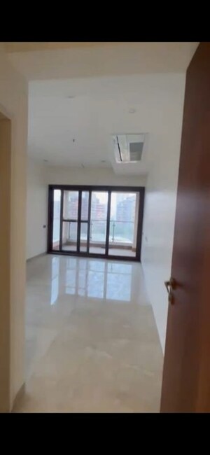 Room in 3 BHK Apartment at Surbhi CHS Andheri West, Andheri West – for Rent