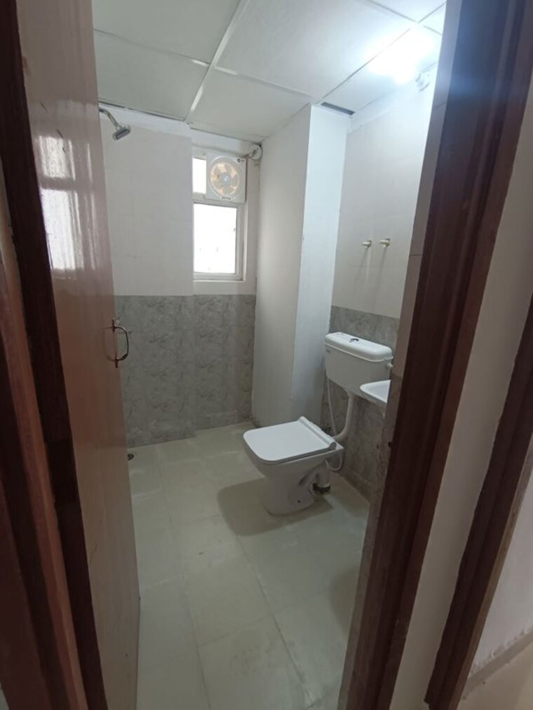 Bathroom, rof-amaltas 3 Bedroom 860 Sq.Ft. Apartment In Sector 92 Gurgaon 10103866