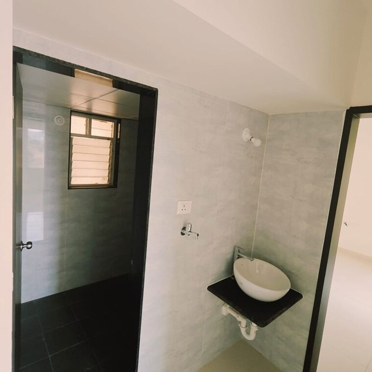 Bathroom, paranjape-schemes-madhukosh 2 Bedroom 670 Sq.Ft. Apartment In Sinhagad Road Pune 10103924
