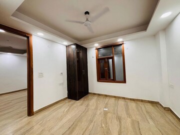 Room in 3 BHK Builder Floor at Saket – for Rent