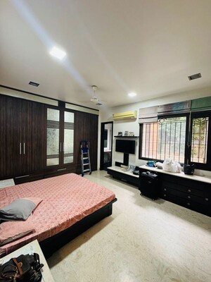 Bedroom in 3 BHK Builder Floor at Saket – for Rent