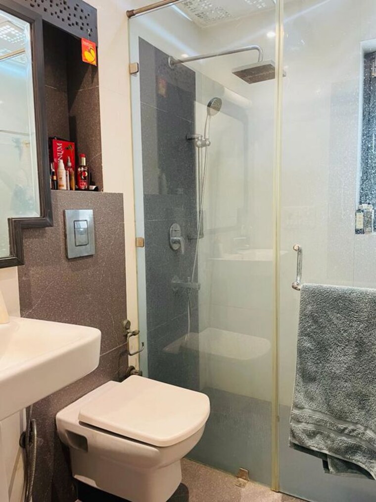 Bathroom, kalkaji 3 Bedroom 1800 Sq.Ft. Builder Floor In Kalkaji Delhi 10103966