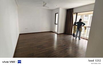 Room in 4 BHK Apartment at Panchshil One North, Magarpatta City – for Rent