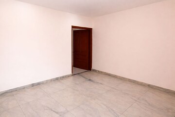 Room in 3 BHK Independent House at New Mankapur – for Rent