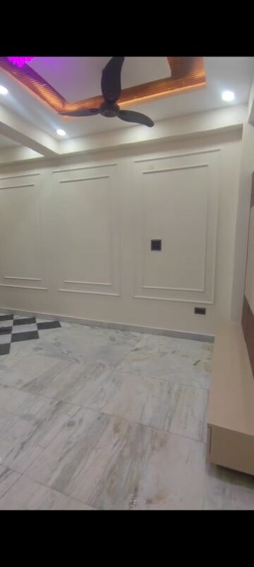 Room in 3 BHK Apartment at Indirapuram Shakti Khand 1 – for Rent