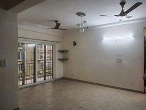 Room in 4 BHK Apartment at Trident Embassy, Sector 1 Greater Noida – for Rent