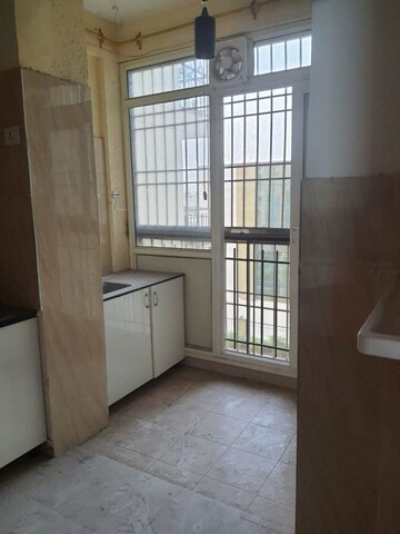 Room in 4 BHK Apartment at Trident Embassy, Sector 1 Greater Noida – for Rent