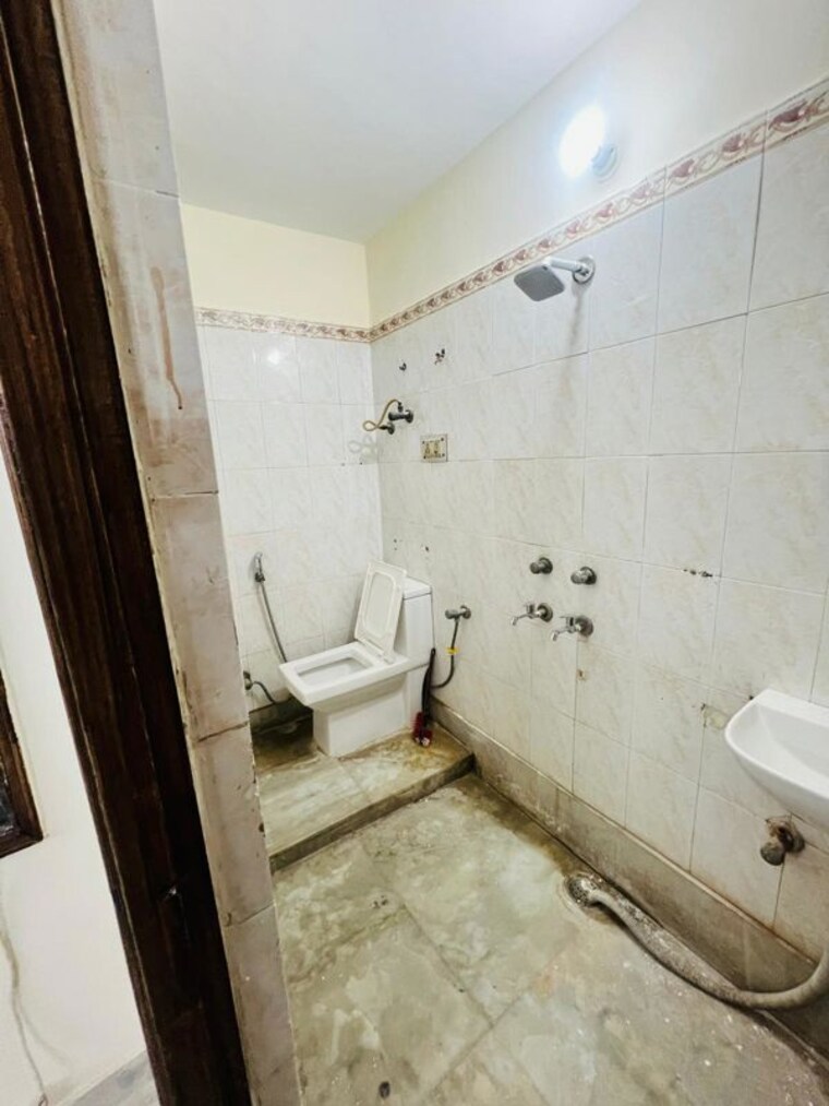 Bathroom, saket 1 Bedroom 600 Sq.Ft. Builder Floor In Saket Delhi 10104005