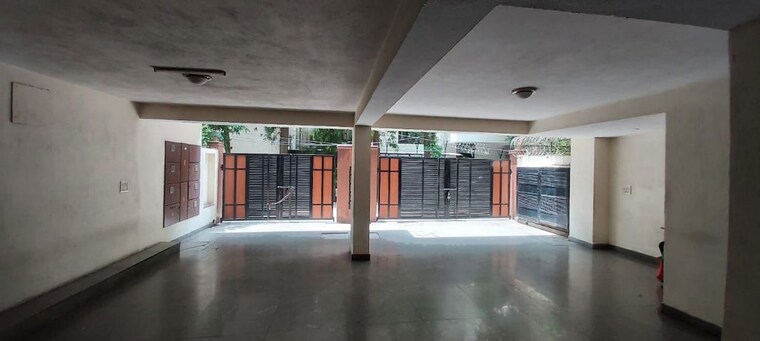 Swimming Pool, new friends colony 3 Bedroom 1800 Sq.Ft. Builder Floor In New Friends Colony Delhi 10104066