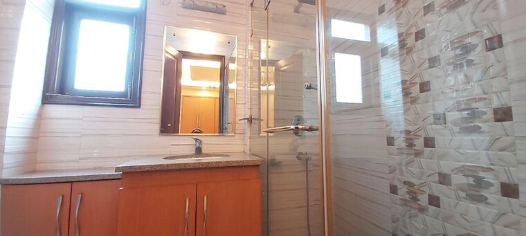 Room, new friends colony 3 Bedroom 1800 Sq.Ft. Builder Floor In New Friends Colony Delhi 10104066